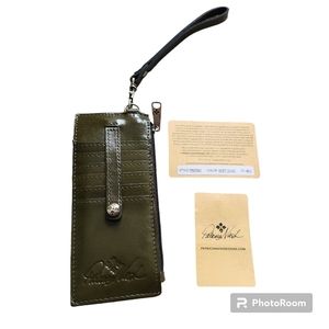 Like new Patricia Nash Leather Olive wristlet wallet